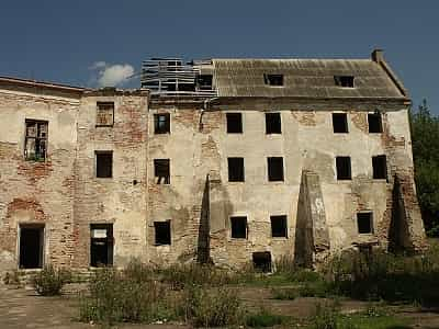 Клеванський замок – легендарна споруда, яка зараз, на жаль, руйнується, незважаючи на багатющу історію.