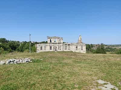 Будівництвом Скеля-Подільського замку займались місцеві князі Коріатовичі на початку 14 століття.