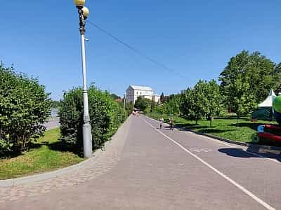 Замок був захищений ровами та водою, а під час його будівництва утворився відомий Тернопільський став.