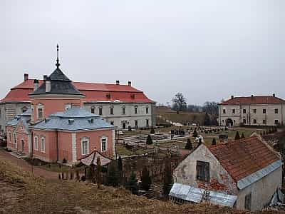 Золочівський замок – ще одна важлива частина знаменитої "Золотої підкови Львівщини". Це замок із багатою історією, який, на щастя, не перетворився на руїни, а продовжує процвітати й досі.