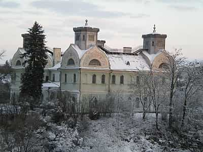 Палац є чудовим місцем для проведення екскурсій, організації сімейного відпочинку. На його базі організовано музей історії Корсунь-Шевченківської битви 1944 року.