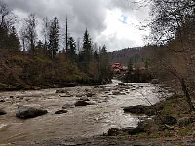 Водоспад Пробій у місті Яремче.