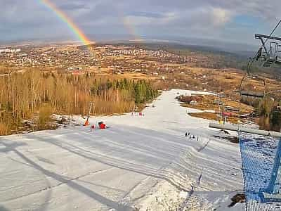 Крісельний витяг в гірськолижному комплексі "Буковиця" в Львівській області.