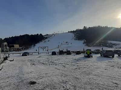 "Майдан" гірськолижний комплекс у Львівській області.