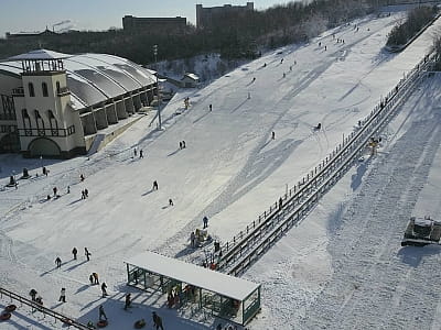 Гірськолижний комплекс "Лавина" у межах міста Дніпра.