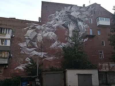 Стріт-арт підготовлений як частина проєкту Mural Social Club 2015 року.