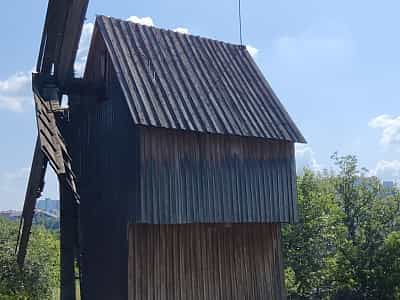 вітряк в чернівецькому обласному музеї культури та побуту