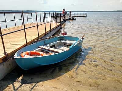 Мальовнича місцевість, стародавнє походження та цілюща вода – ось чим може похвалитися Біле озеро на Рівненщині.