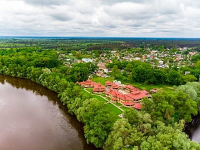 Комплекс Fort Pirnov Park з великим переліком послуг як для проведення заходів, так і для індивідуального відпочинку на свіжому повітрі.