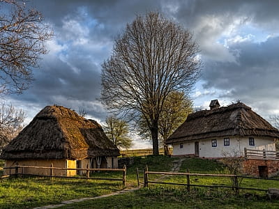 Національний музей народної архітектури та побуту України побудований на відкритому повітрі та був закладений 6 лютого 1969 року на південних околицях Києва, на земельній ділянці, яка колись належала Києво-Печерській лаврі.