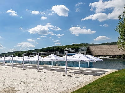 Пляжна зона CITY BEACH багатофункціонального заміського комплексу "EMILY RESORT" біля Львова