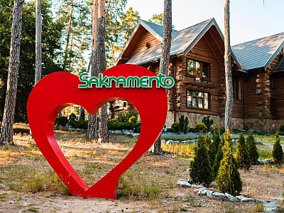 Місце для фото селфі. Заміський комплекс Sakramento Family Club (Сакраменто Фемілі Клаб).