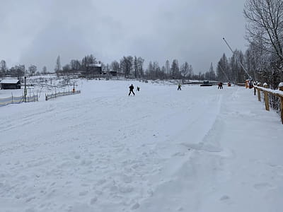 У самому серці Карпатського національного парку, в Яремче, розташований гірськолижний комплекс "Багрівець". Тут вас чекає лижна траса для початківців довжиною 250 метрів. 