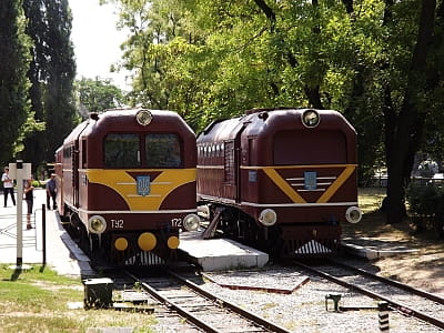 Дніпровська залізниця дає змогу здобути глибокі знання щодо специфіки організації, устрою, експлуатації відповідного виду транспорту, а також спробувати себе в ролі машиніста поїзда, провідника вагона, механіка тощо. 