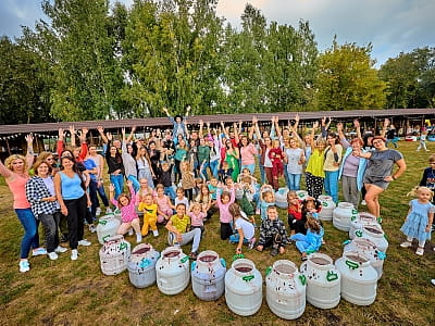 Заміський комплекс в 25 кілометрах від Києва з басейнами, страусиною фермою, зоопарком, зоною для дітей з аніматорами та іншим