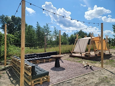 Зона барбекю в Сімейному Екопарку Ясногородка