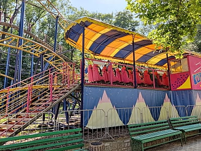 Парк атракціонів в центральному парку культури та відпочинку імені Т.Г.Шевченка