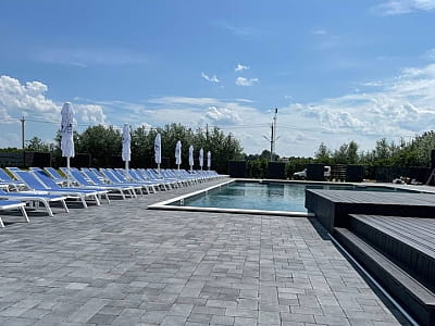 Відкритий басейн в пляжному комплексі Gray Pool & Club