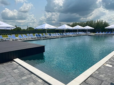 Відкритий басейн в пляжному комплексі Gray Pool & Club