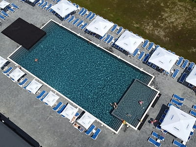 Відкритий басейн в пляжному комплексі Gray Pool & Club