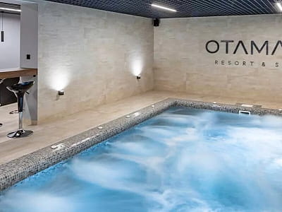 Басейн в SPA зоні в заміському комплексі Otaman Resort