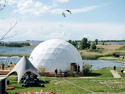  Відвідайте SIRKA CAMP і насолоджуйтеся унікальною атмосферою, що поєднує в собі енергію активного відпочинку та спокій природної краси!