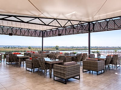 Тераса ресторана ("OSOCOR ROOFTOP"/"MOET & CHANDON TERRACE") в заміському комплексі "Osokor Residence" в Києві