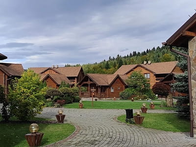 Насолоджуйтесь відпочинком у TAOR Karpaty Resort & Spa: комфортні номери, СПА, активні розваги, ресторан. Незабутні враження в серці Карпат!