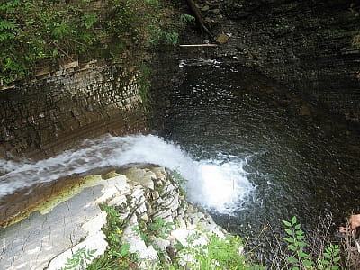 Черниківський водоспад - мальовничий водоспад в Надвірнянському районі