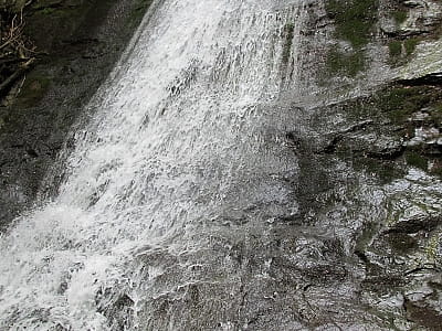 Нарінецький водоспад - водоспад між селами Татарів та Микуличин