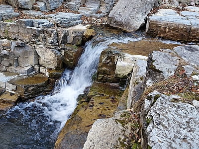 Водоспад Розтока Нижній біля села Пасічна в Івано-Франківській області