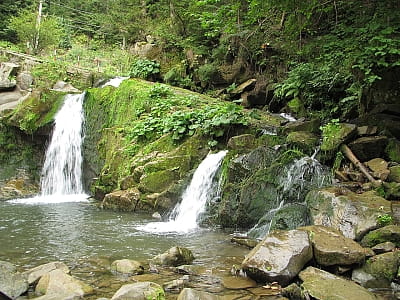 Водоспади біля села Кам’янка в Карпатах