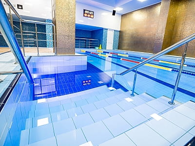 Відкритий басейн аквазони СПА-комплексу Relax Space в готелі “Франція”. 