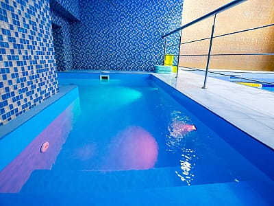 Відкритий басейн аквазони СПА-комплексу Relax Space в готелі “Франція”. 