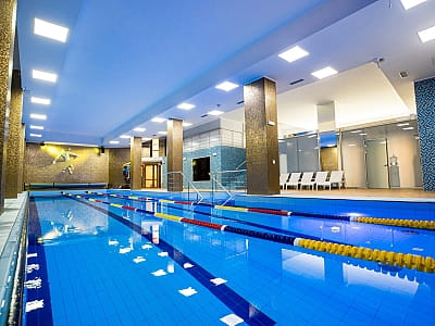 Відкритий басейн аквазони СПА-комплексу Relax Space в готелі “Франція”. 