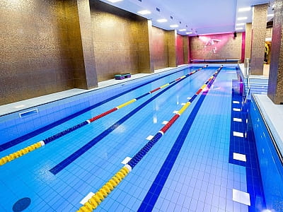 Відкритий басейн аквазони СПА-комплексу Relax Space в готелі “Франція”. 