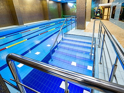 Відкритий басейн аквазони СПА-комплексу Relax Space в готелі “Франція”. 