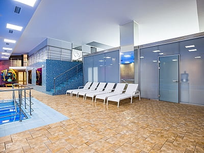 Відкритий басейн аквазони СПА-комплексу Relax Space в готелі “Франція”. 