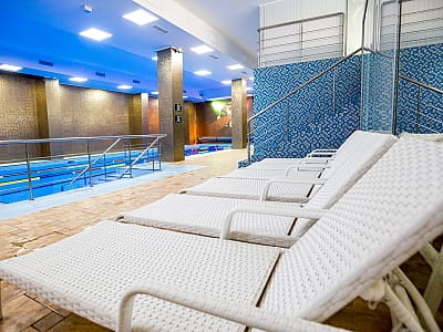 Відкритий басейн аквазони СПА-комплексу Relax Space в готелі “Франція”. 