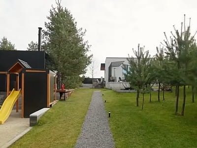 Дитячий майданчик в заміському комплексі Pine View біля Вінниці