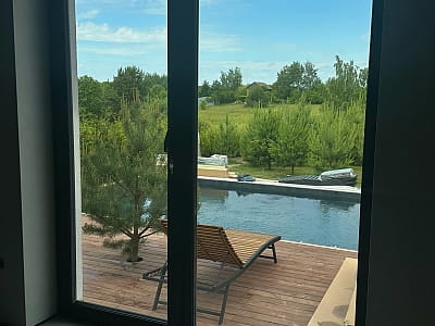 Літній відкритий басейн з підігрівом в заміському комплексі Pine View біля Вінниці