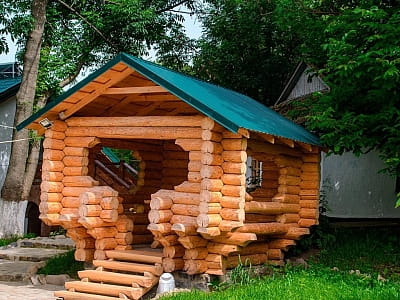 Альтанки в заміському комплексі "Родинне гніздо" в селі Гармаки Вінницької області