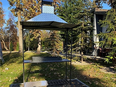 Мангал в заміському комплексі SUNRISE SOKIRNA в Черкаській області