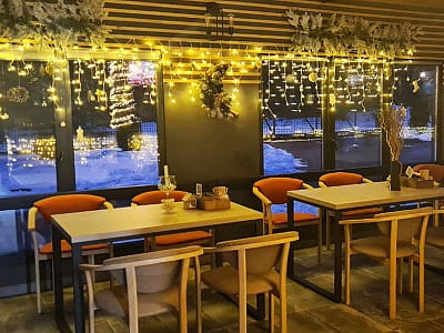 Ресторан в заміському комплексі SUNRISE SOKIRNA в Черкаській області