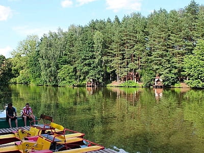 Прогулянка на катамаранах на базі відпочинку "Абрикос" біля села Гуменне в Вінницькій області
