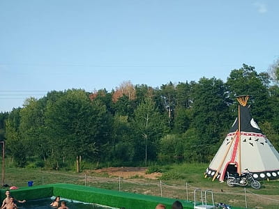 Літній басейн бази відпочинку "Абрикос" біля села Гуменне в Вінницькій області