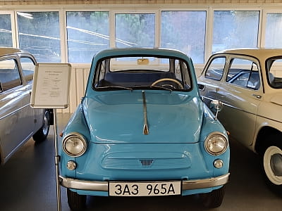 ЗАЗ-965А "Запорожець" в автомобільному музеї у Межигір’ї