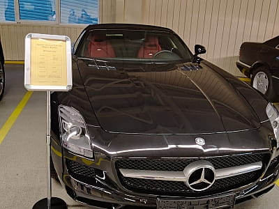 Mercedes-Benz SLS CLASS AMG Roadster в автомобільному музеї у Межигір’ї