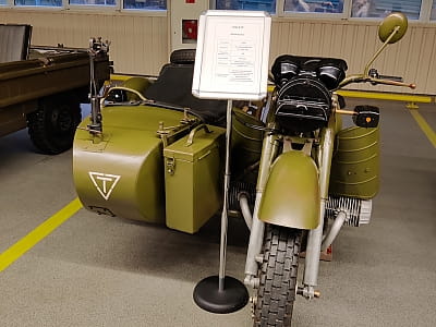 Мотоцикл МВ-650 в автомобільному музеї у Межигір’ї
