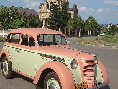 Москвич 401, 1954 року в музеї «Автореліквія» в Харкові